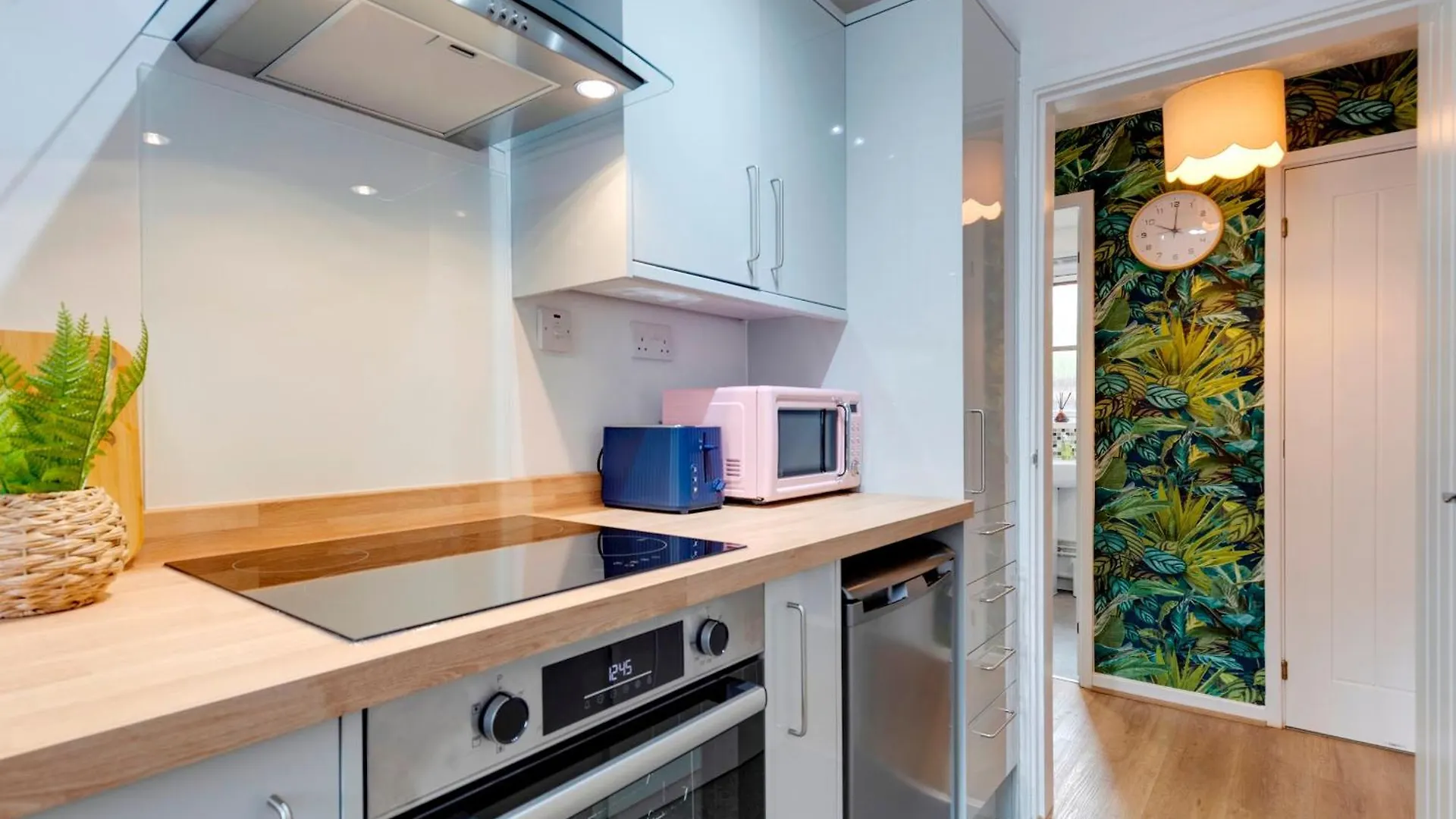 Pass The Keys Stylish And Modern Flat Next To Cambridge Station Apartment